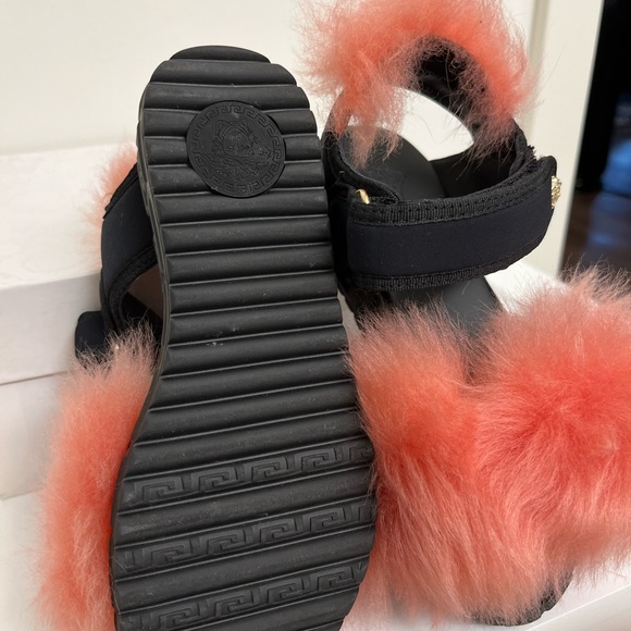 Young Versace Girls Sandals•Navy Blue with Pink Fur•Velcro adjustable Strap• - Picture 8 of 10